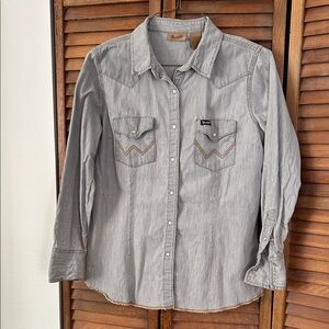 Wrangler Women’s Gray Denim Pearl Snap Button Up Shirt